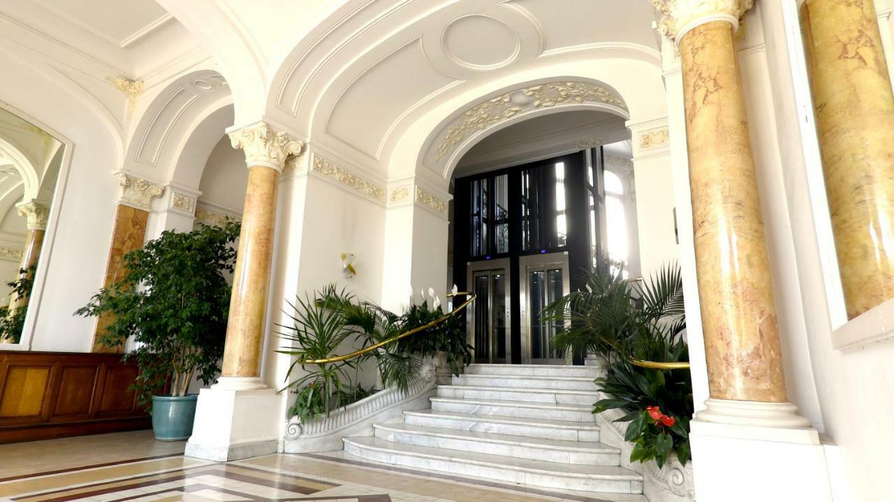 Winter Palace Мантон Екстер'єр фото