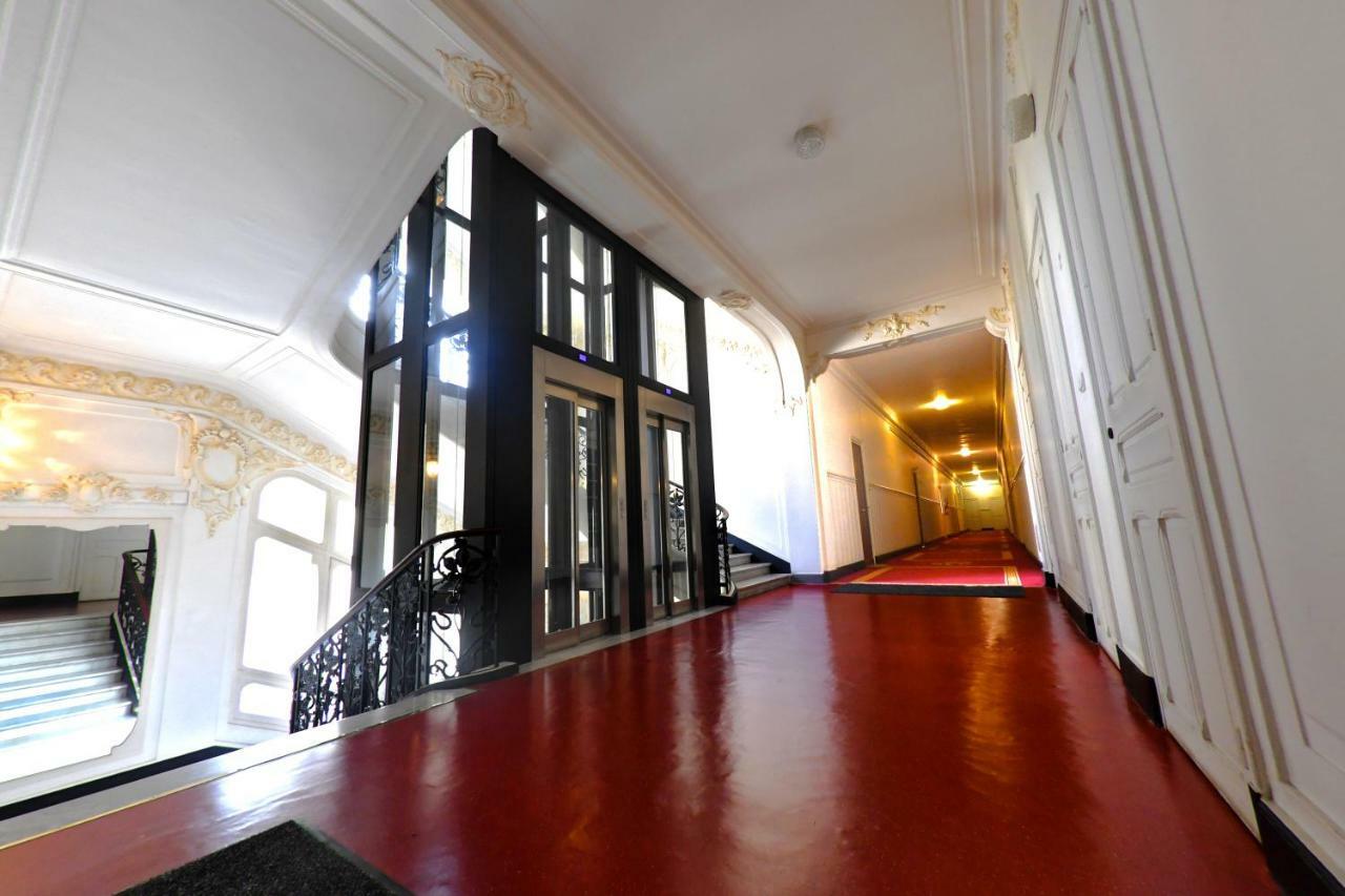Winter Palace Мантон Екстер'єр фото
